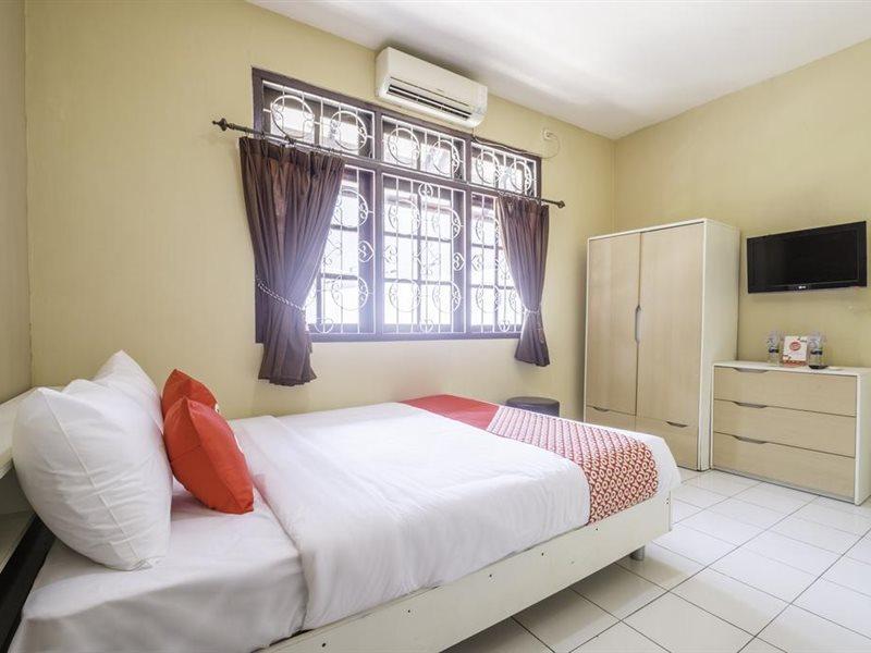 Super Oyo 1568 Stasiun Ka Cirebon Guest House Exterior photo